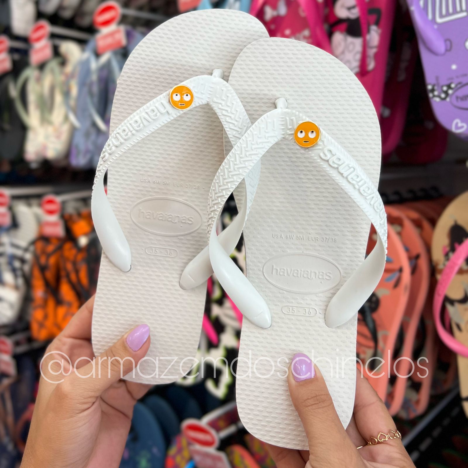 Havaianas Top (Branco) + Pingente Emoji