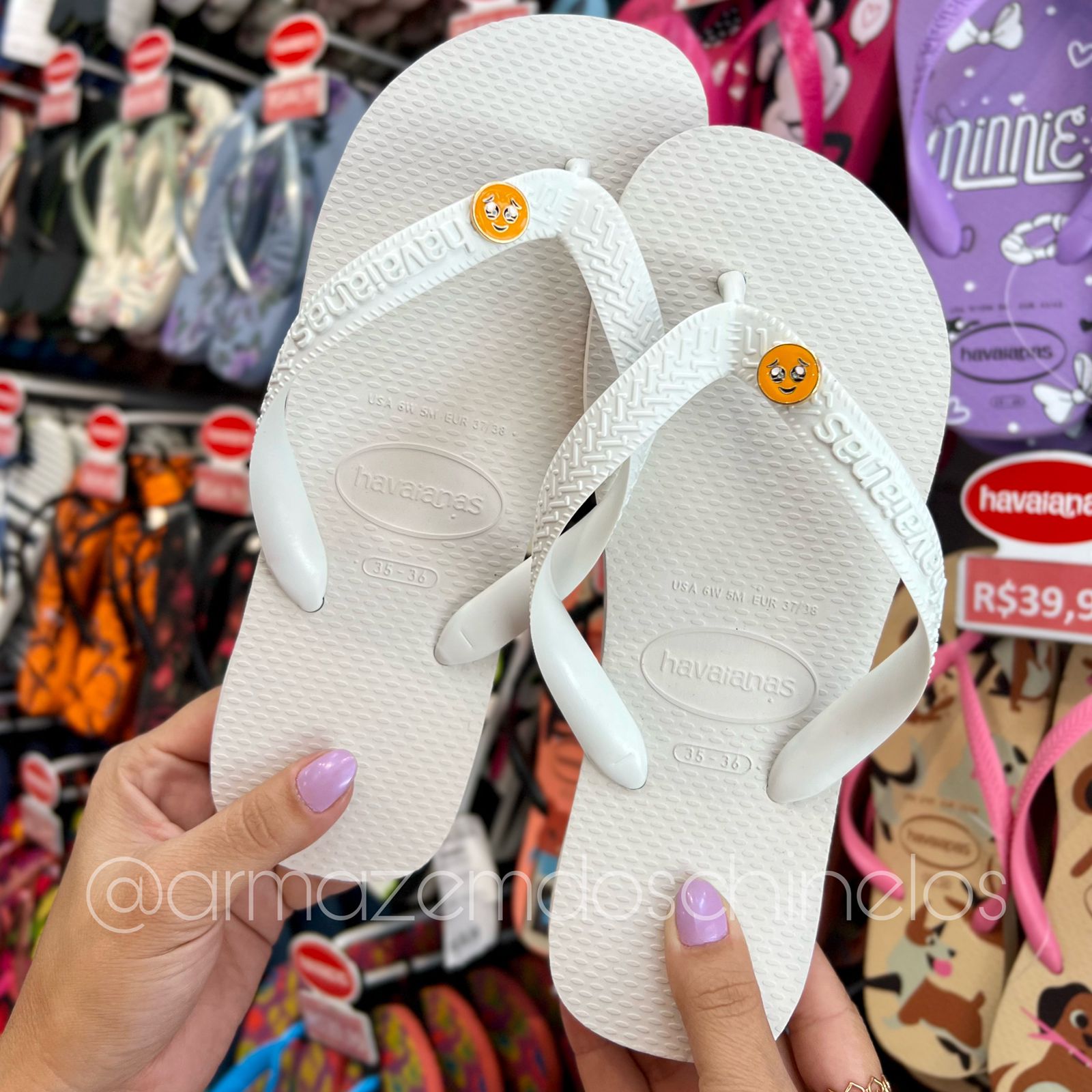 Havaianas Top (Branco) + Pingente Emoji