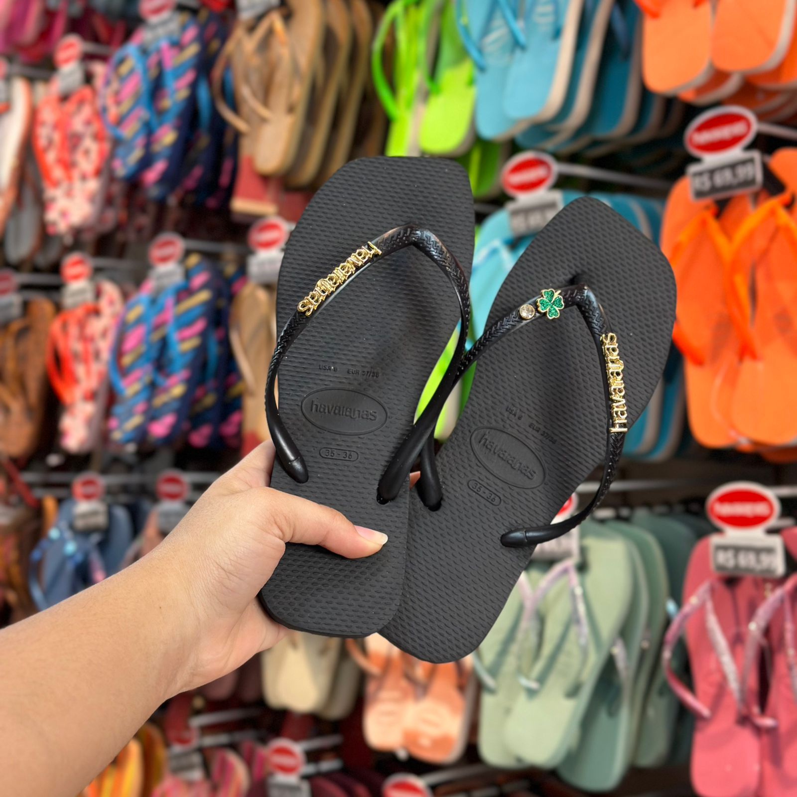 Havaianas Slim Square + Placa Logo Dourado + Pin Trevo e Ponto de Luz
