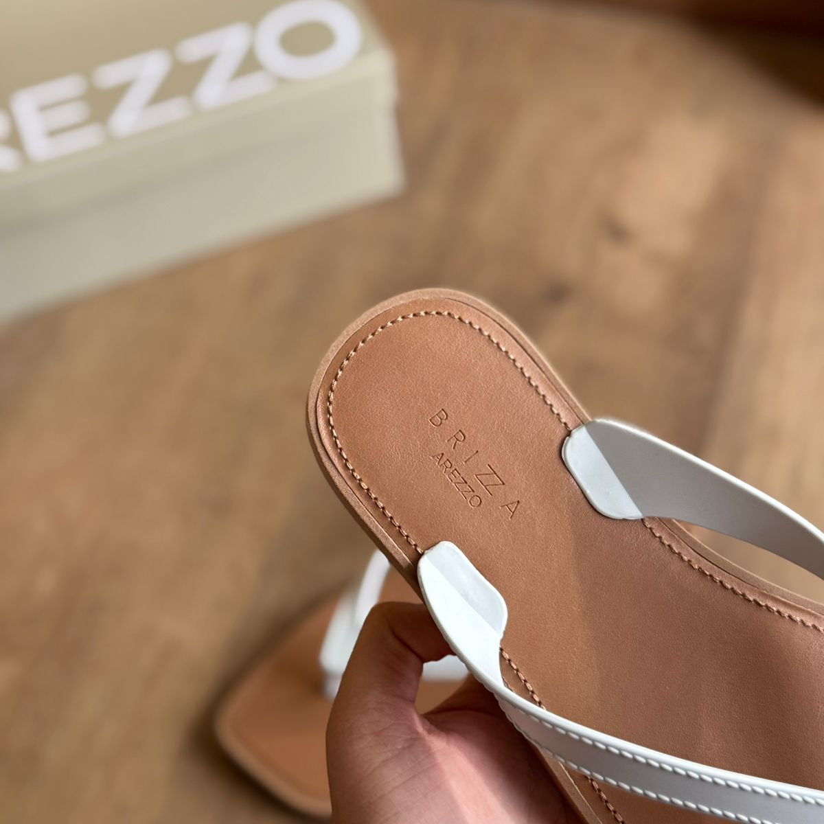 Chinelo de Dedo Arezzo Tira V Brizza Z191480001