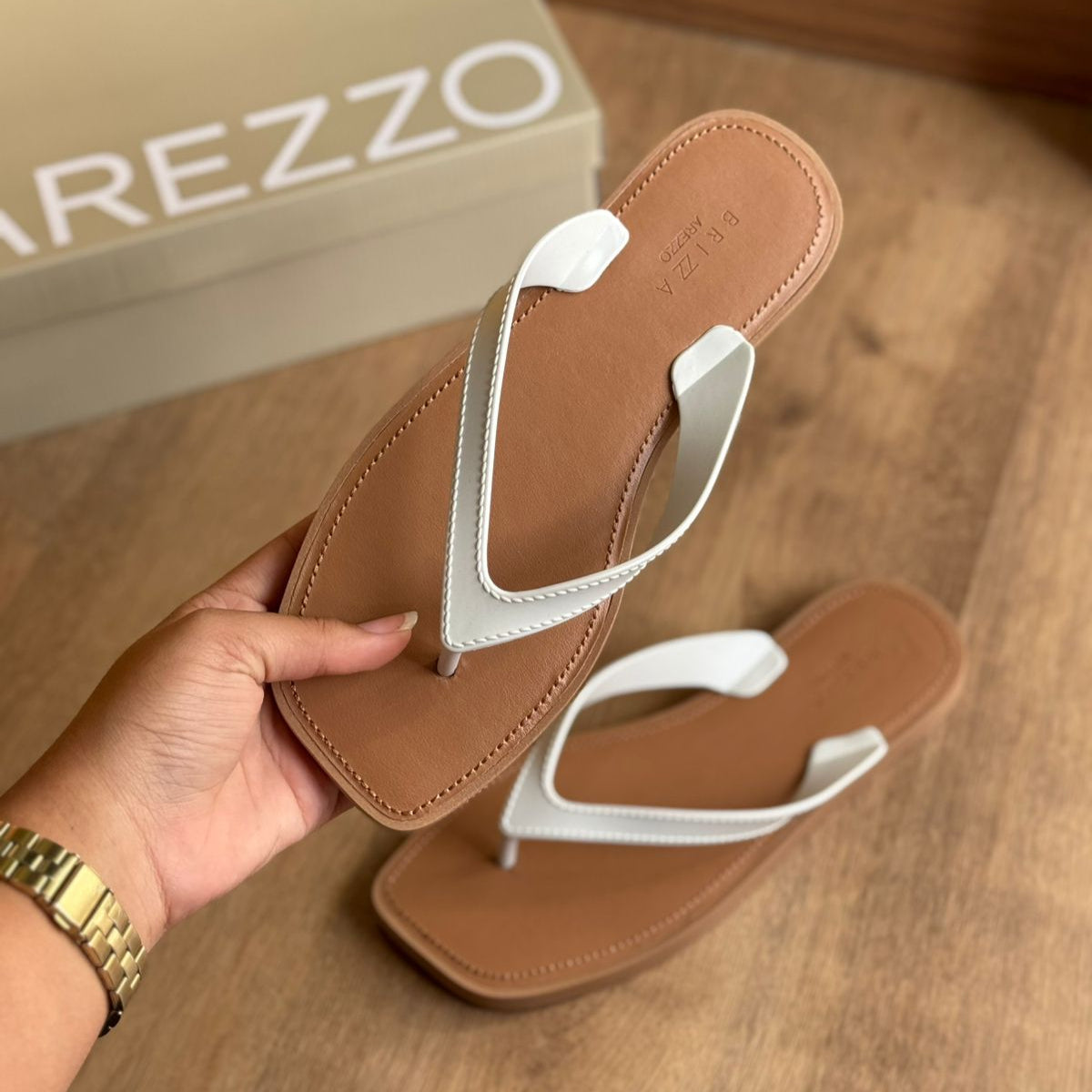 Chinelo de Dedo Arezzo Tira V Brizza Z191480001