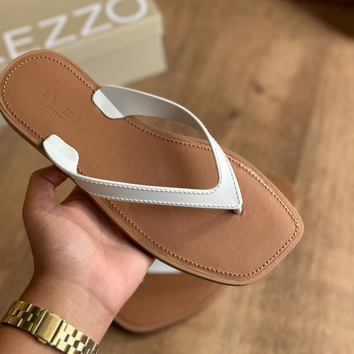 Chinelo de Dedo Arezzo Tira V Brizza Z191480001