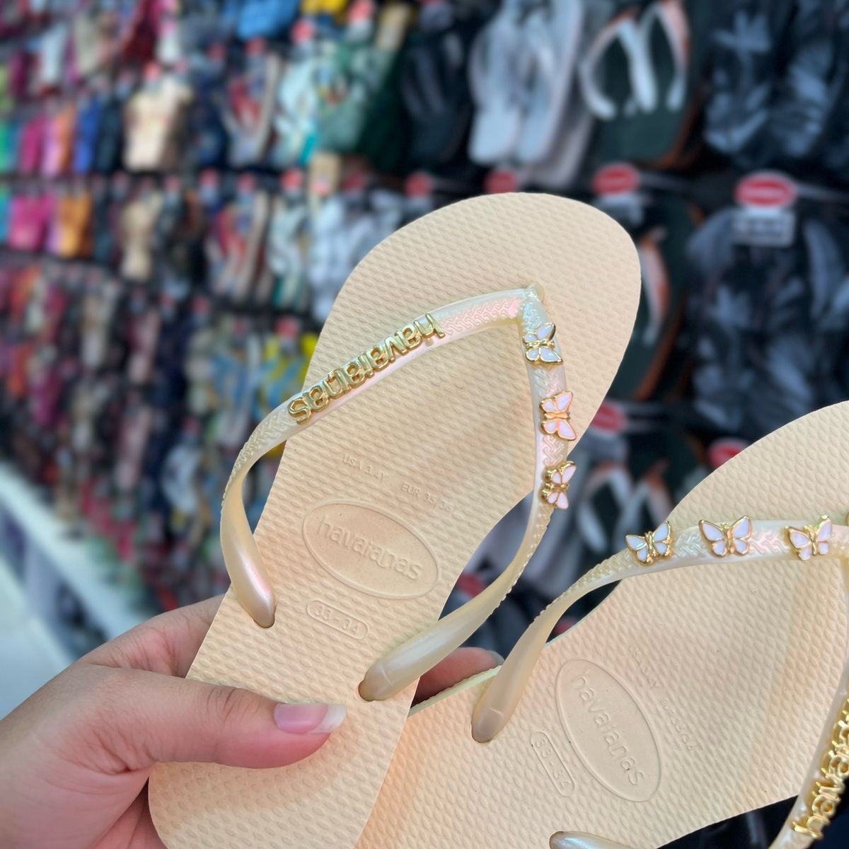 Havaianas Slim + Placa Logo + Pins Borboletas