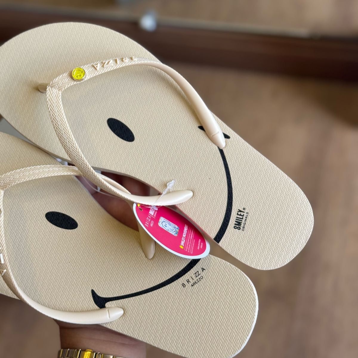 Chinelo de Dedo Arezzo Essential Brizza Smiley Z190260085