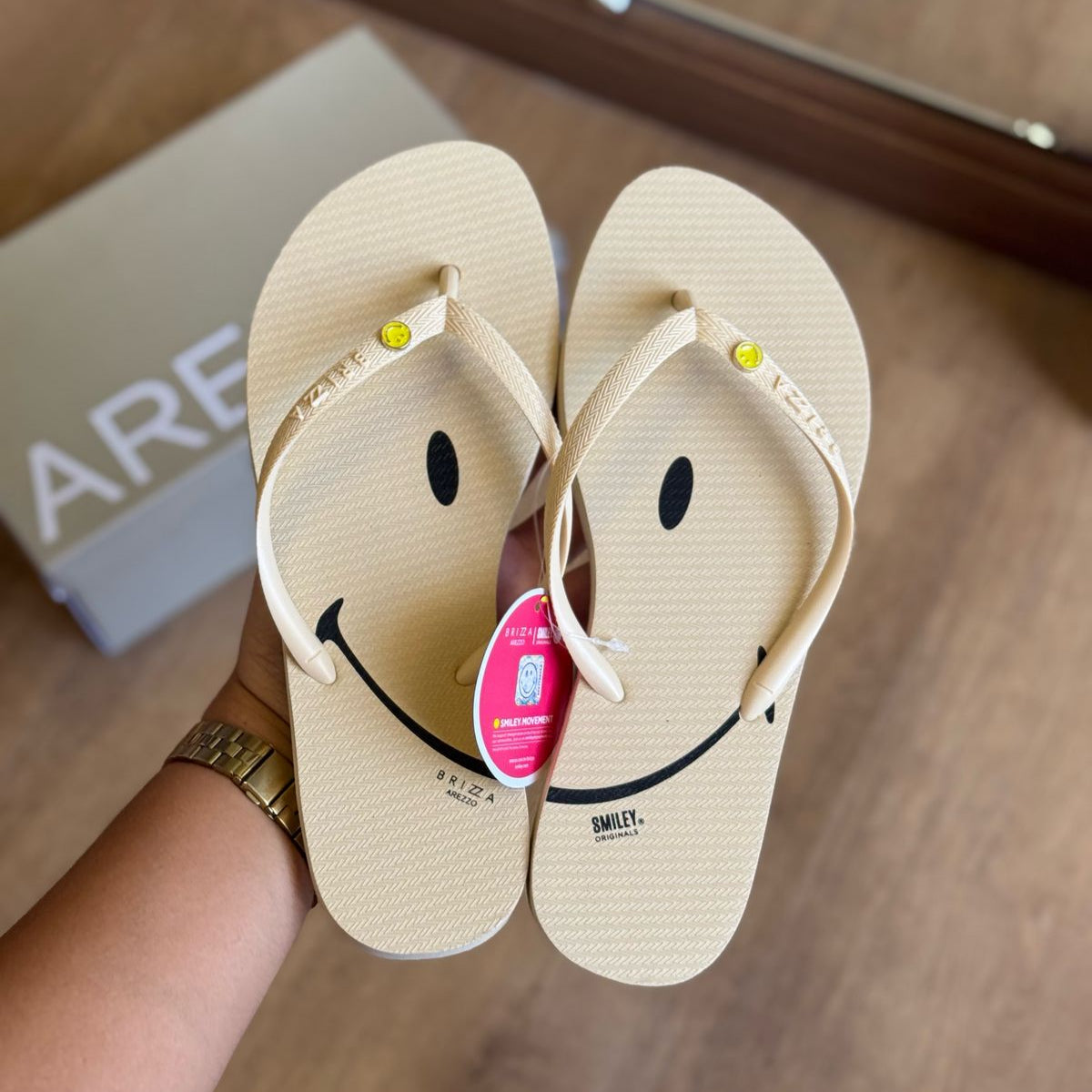 Chinelo de Dedo Arezzo Essential Brizza Smiley Z190260085