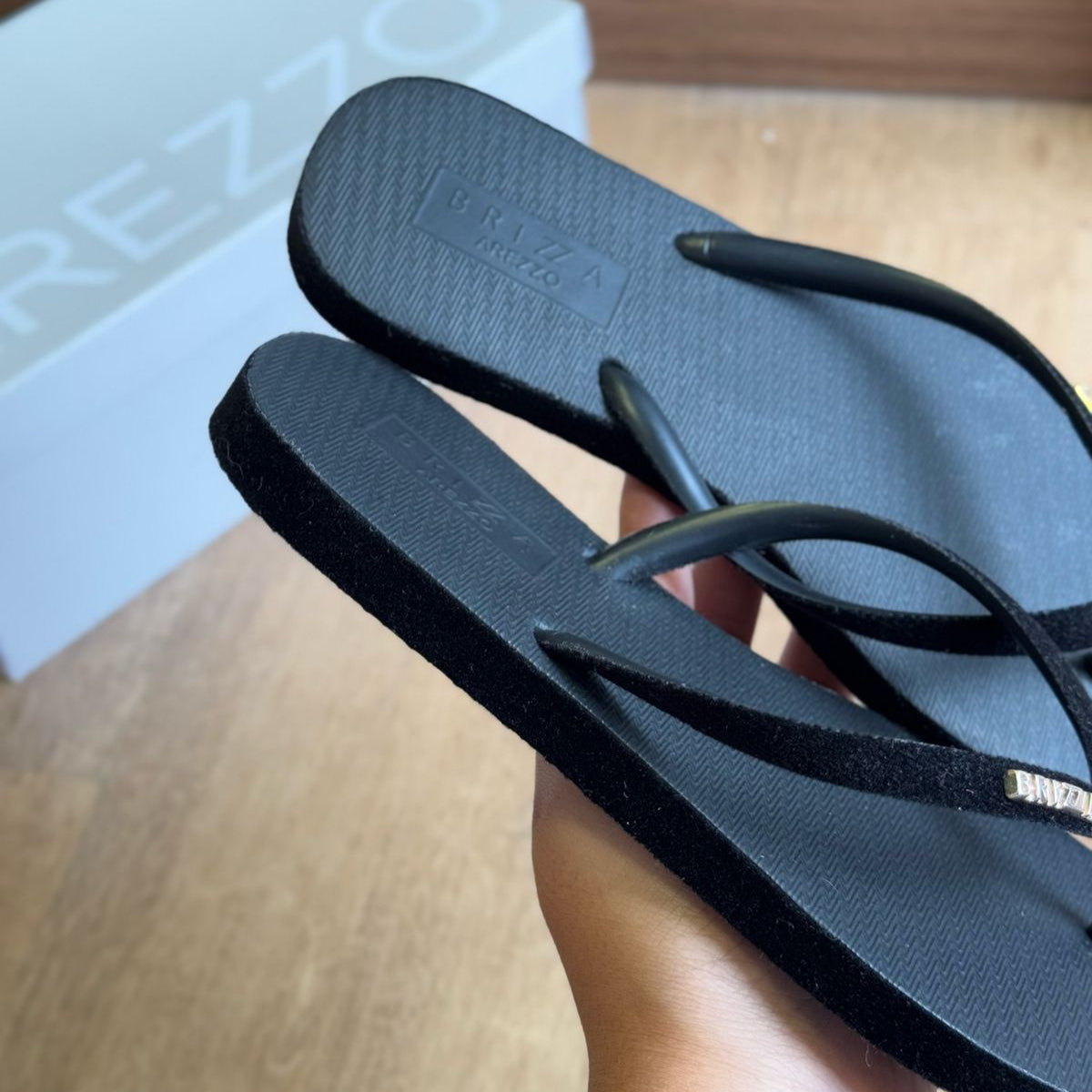 Chinelo de Dedo Arezzo Brizza Velvet Z190260117