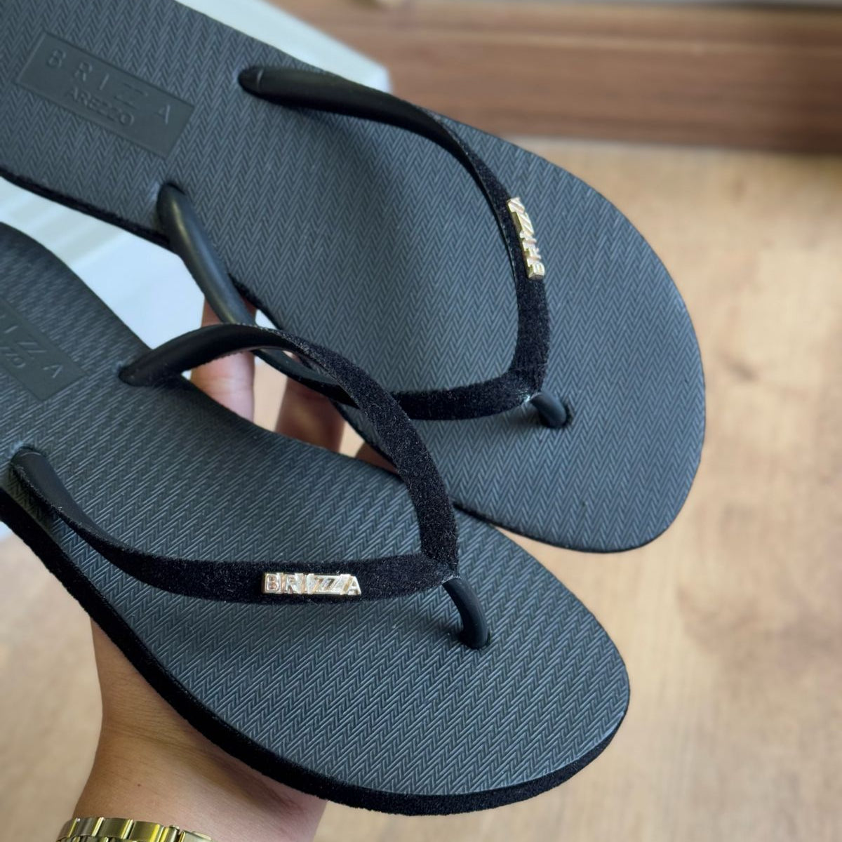 Chinelo de Dedo Arezzo Brizza Velvet Z190260117