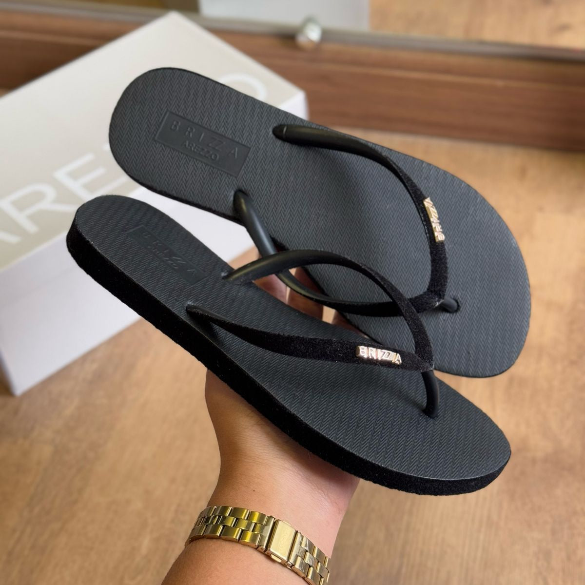 Chinelo de Dedo Arezzo Brizza Velvet Z190260117