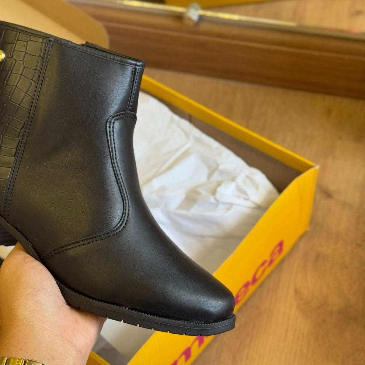 Bota Coturno Moleca Lisa 5346.100