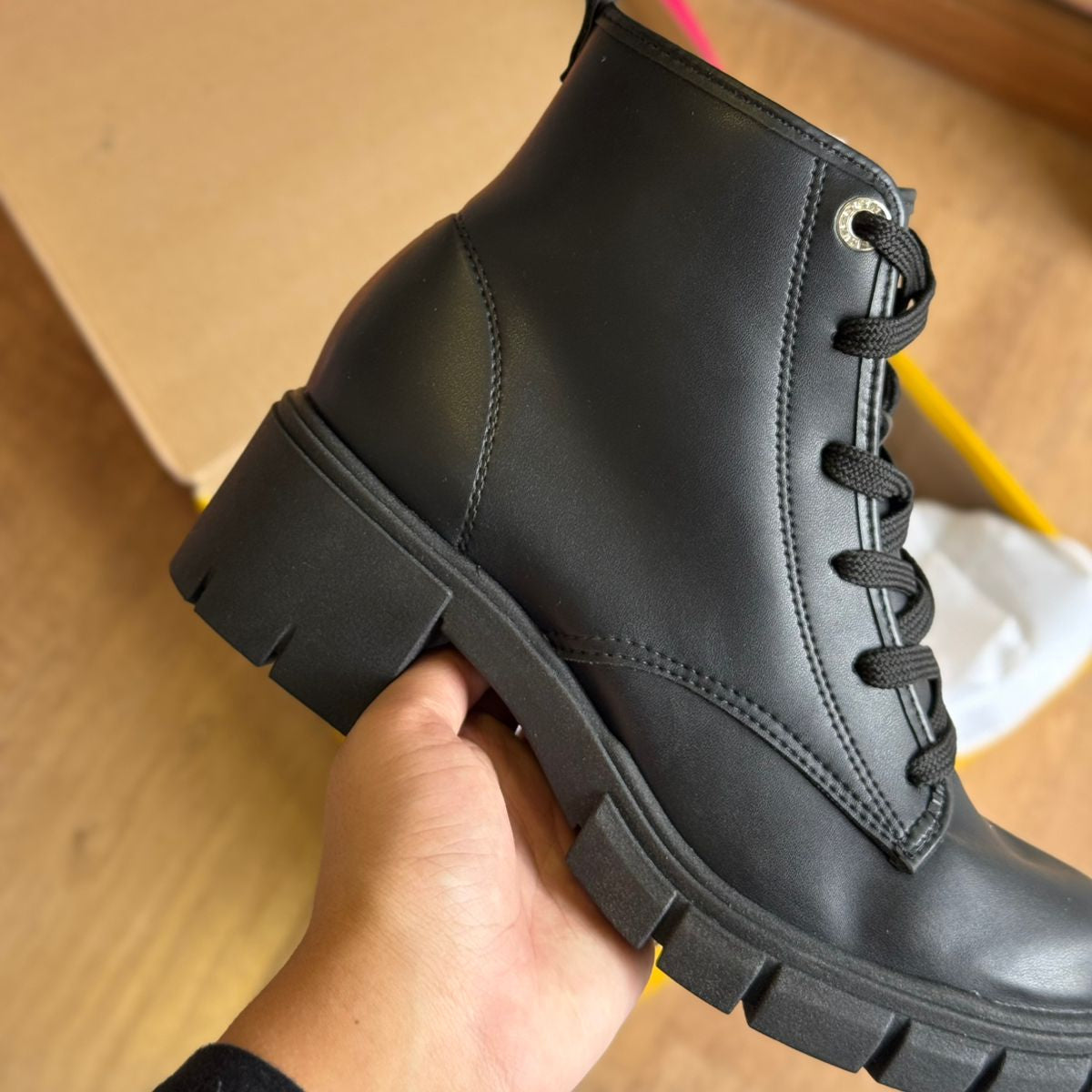 Bota Moleca Coturno Salto Bloco Tratorado 5338.211