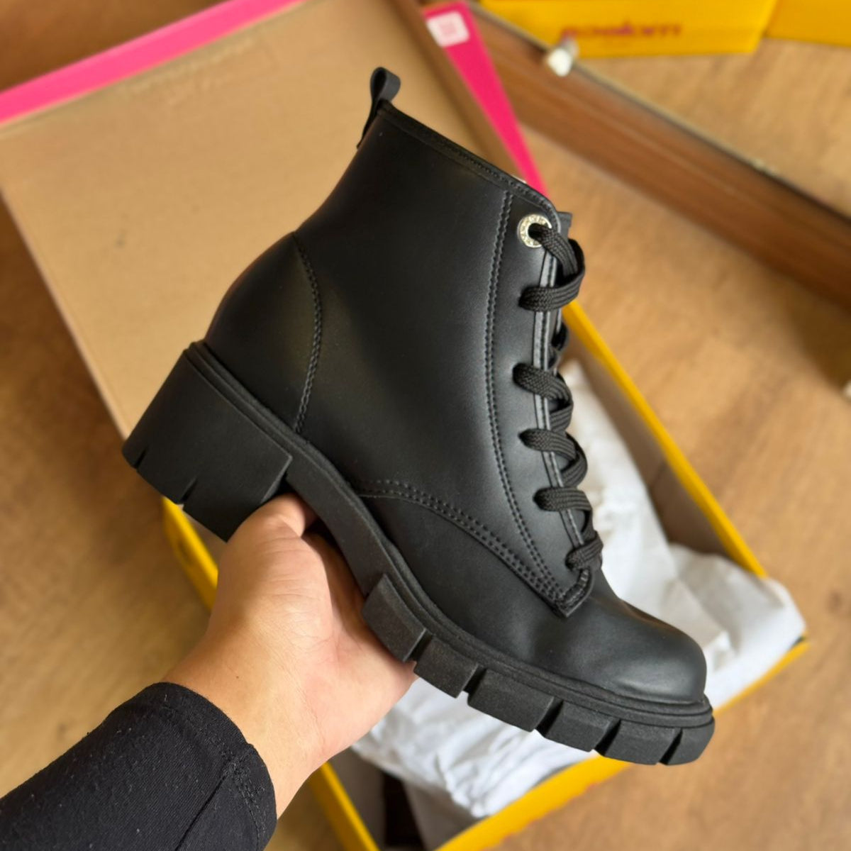Bota Moleca Coturno Salto Bloco Tratorado 5338.211