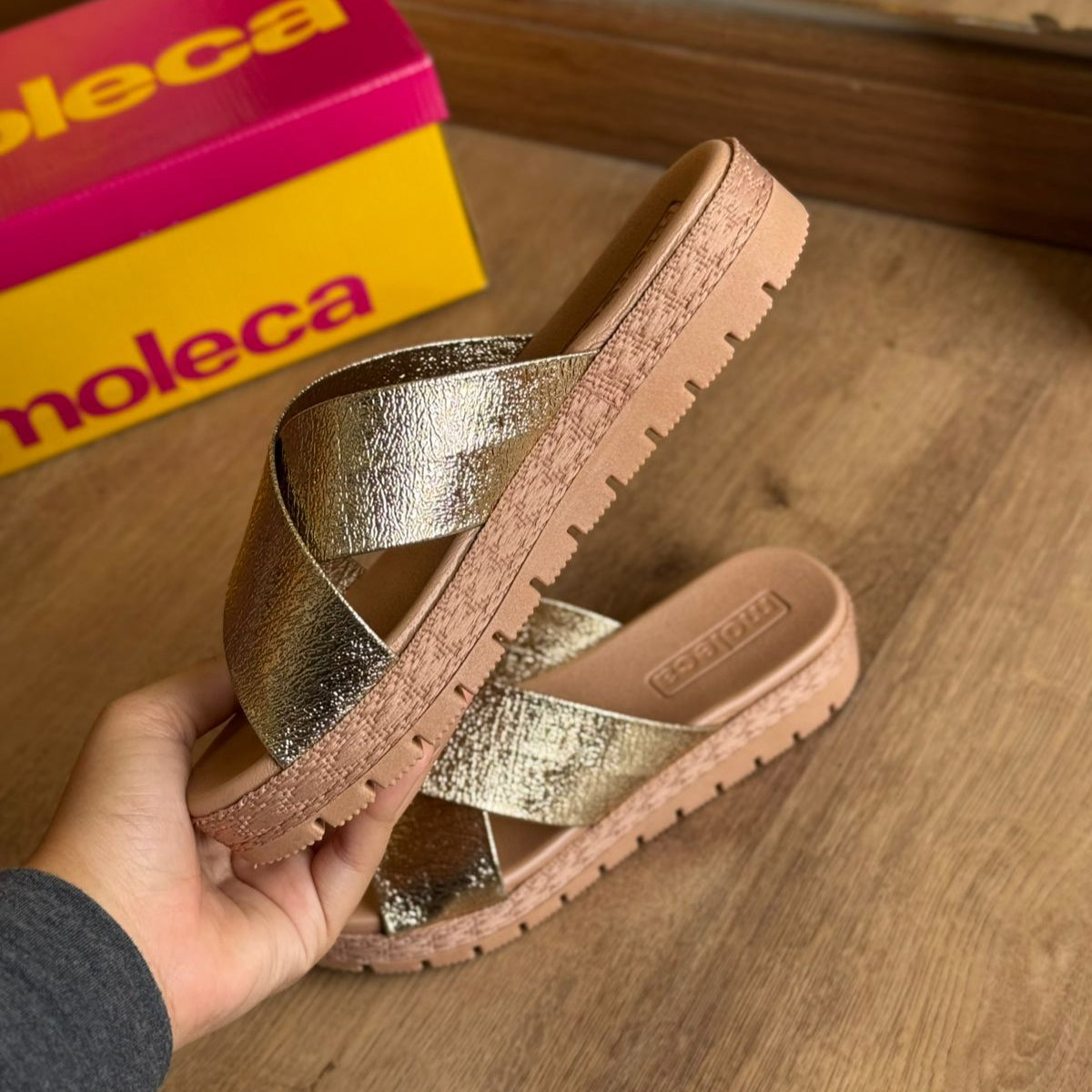 Sandália Moleca Metalizada Comfy Plus 5539.104