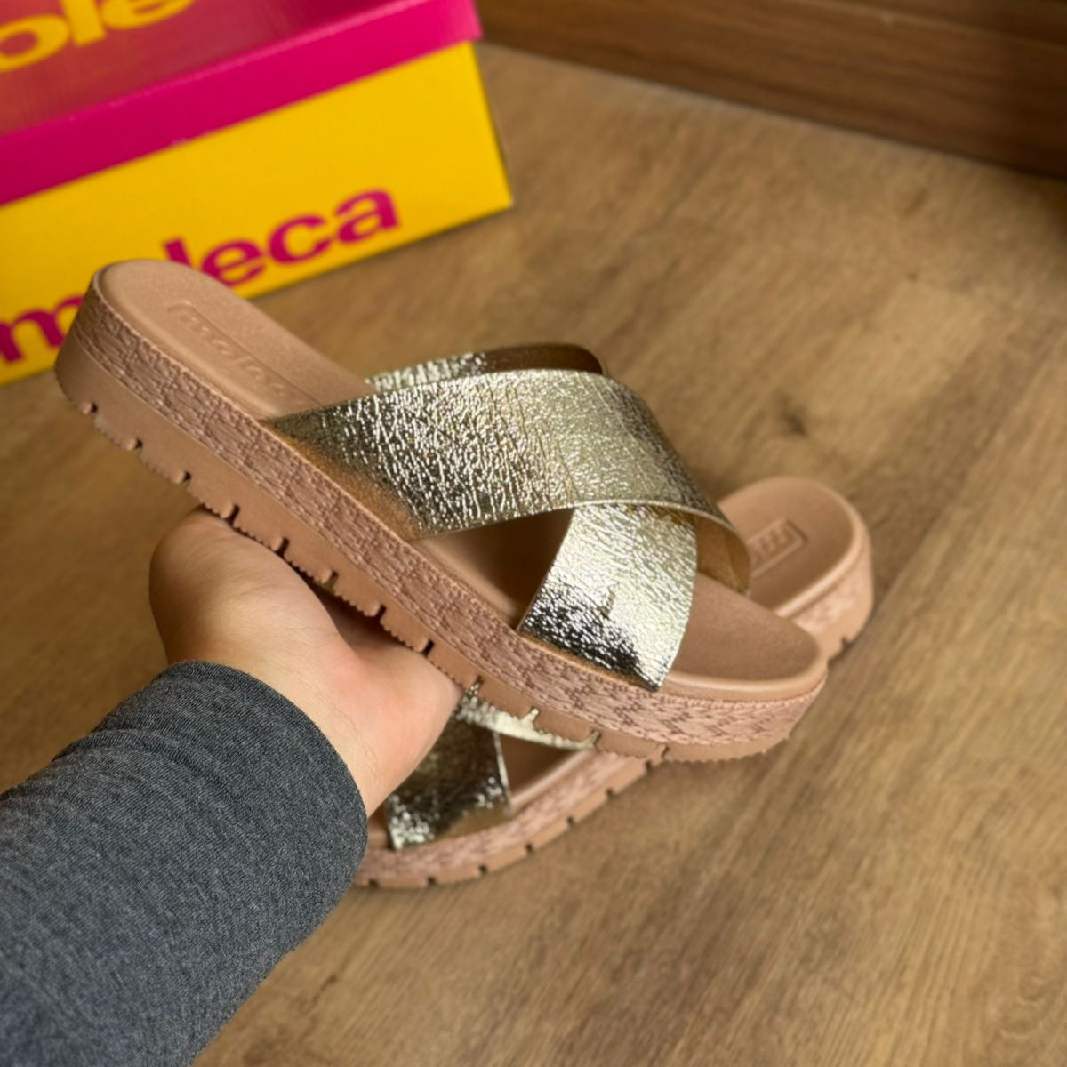 Sandália Moleca Metalizada Comfy Plus 5539.104