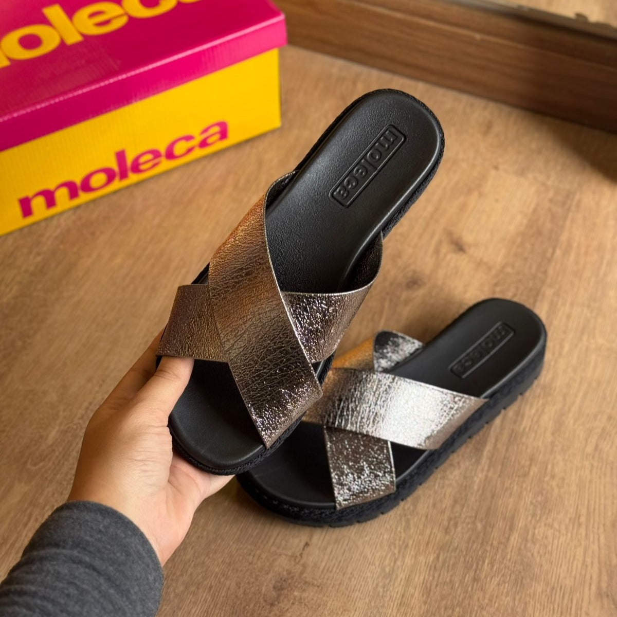 Sandália Moleca Metalizada Comfy Plus 5539.104