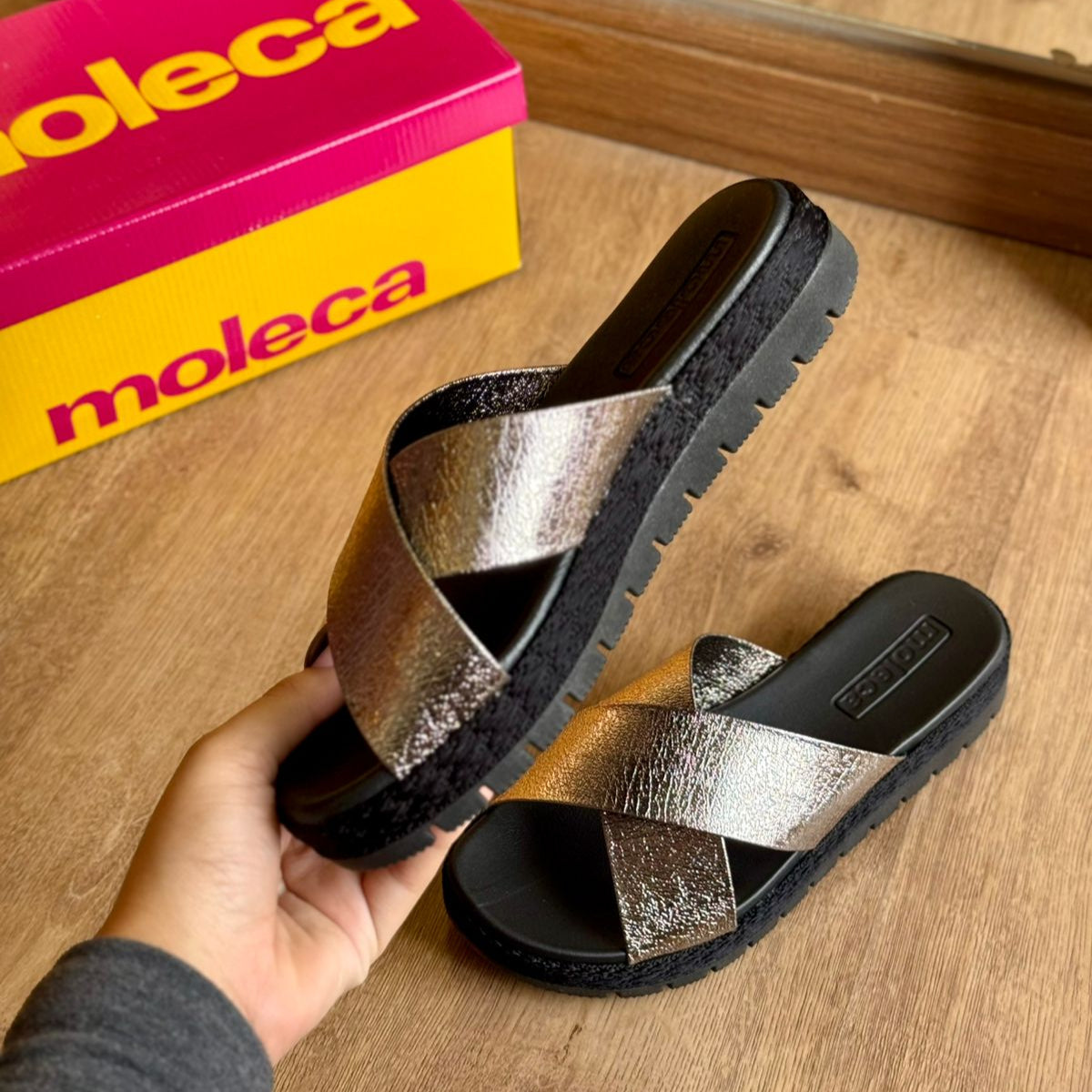 Sandália Moleca Metalizada Comfy Plus 5539.104
