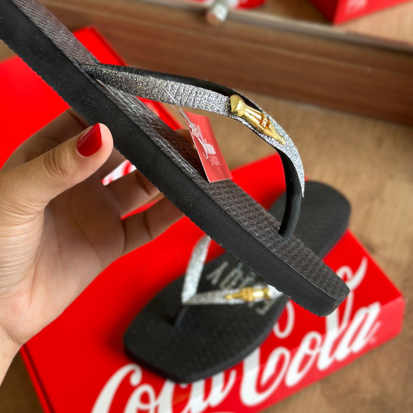 Sandália Coca-Cola Enjoy Coke Glow CC4131