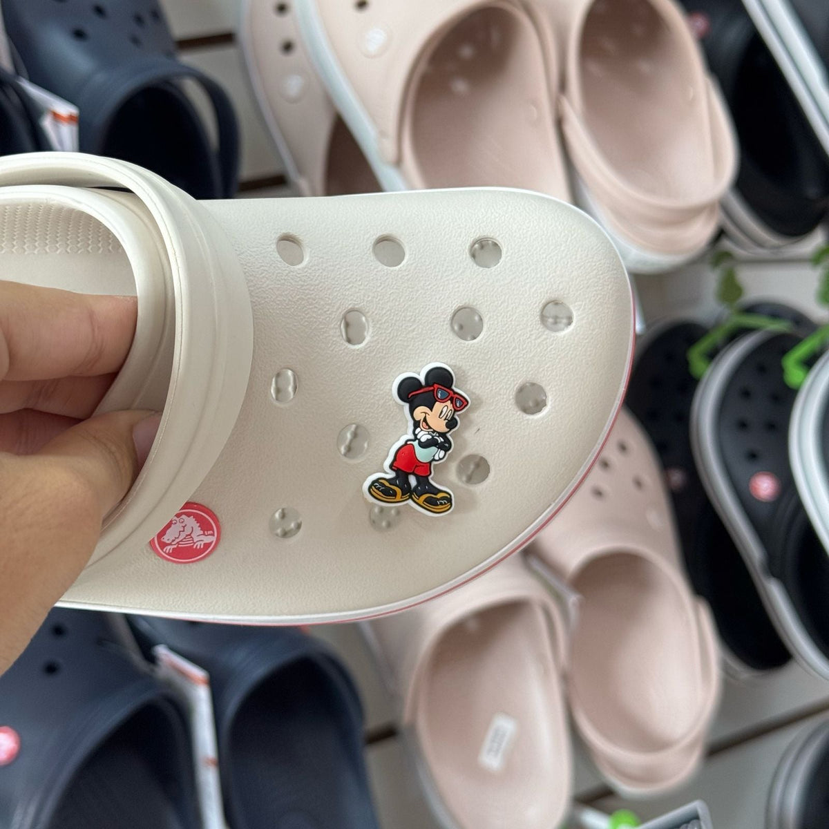 Jibbitz™ Disney Mickey Pose