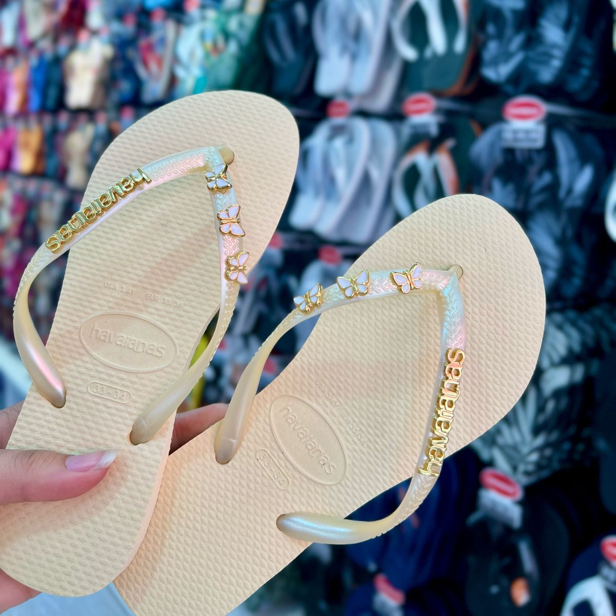 Havaianas Slim + Placa Logo + Pins Borboletas