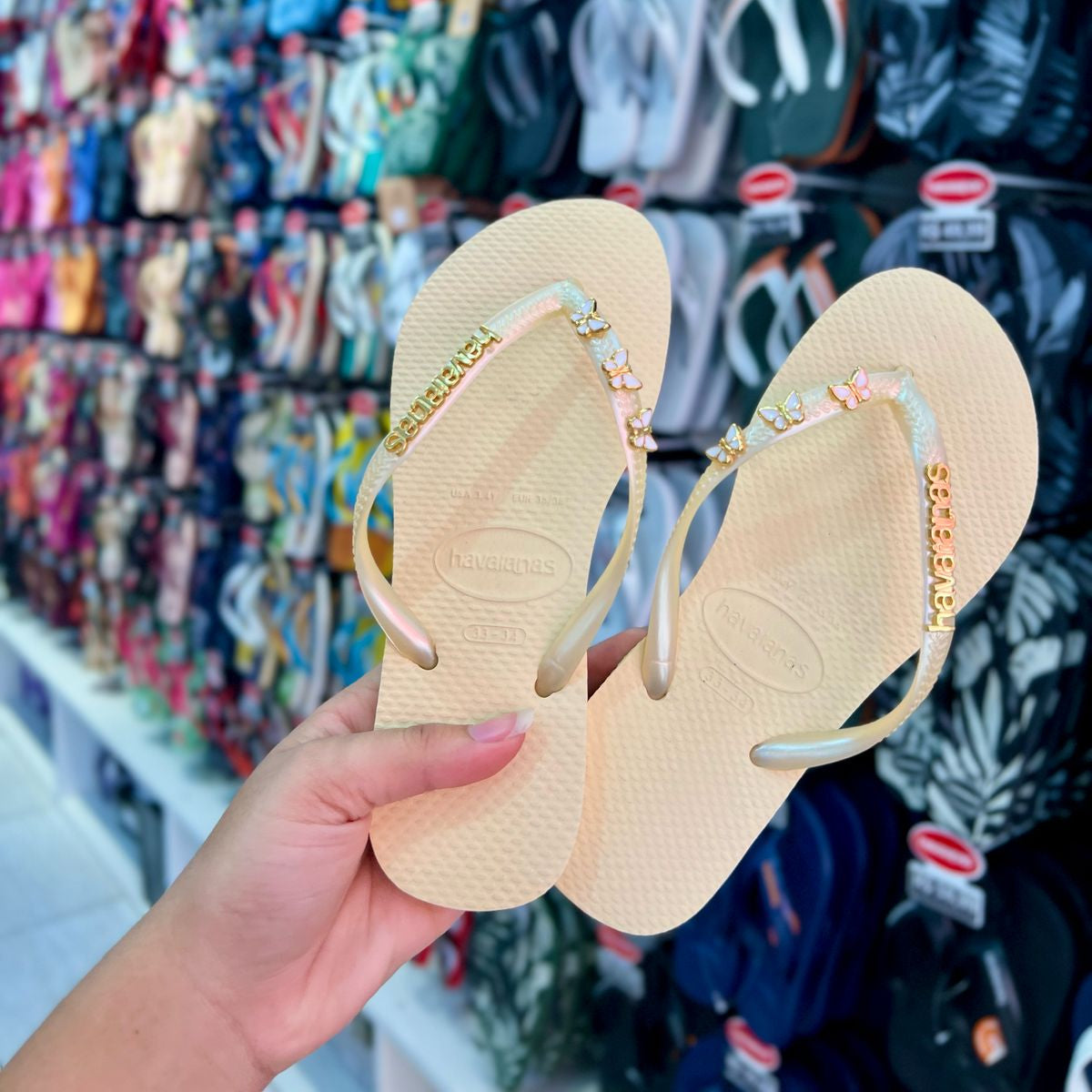 Havaianas Slim + Placa Logo + Pins Borboletas