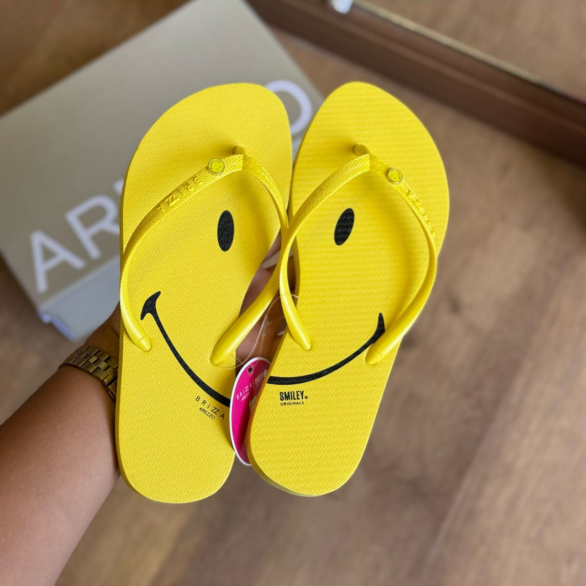 Chinelo de Dedo Arezzo Essential Brizza Smiley Z190260085