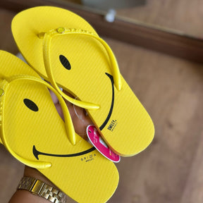 Chinelo de Dedo Arezzo Essential Brizza Smiley Z190260085