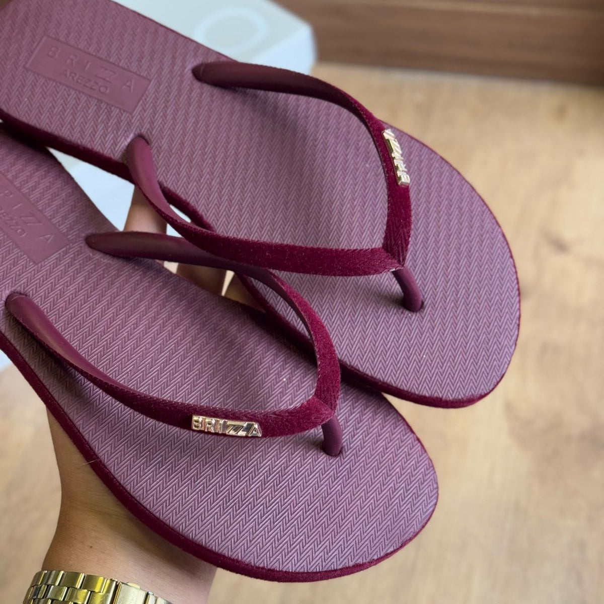Chinelo de Dedo Arezzo Brizza Velvet Z190260117