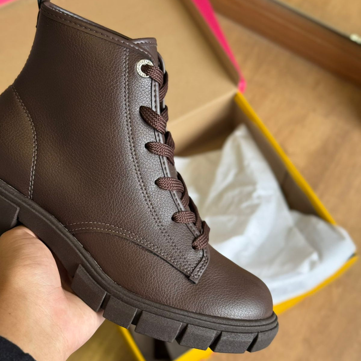Bota Moleca Coturno Salto Bloco Tratorado 5338.211
