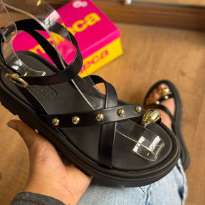 Sandália Moleca com Ajuste e Detalhes Dourados 5504.113