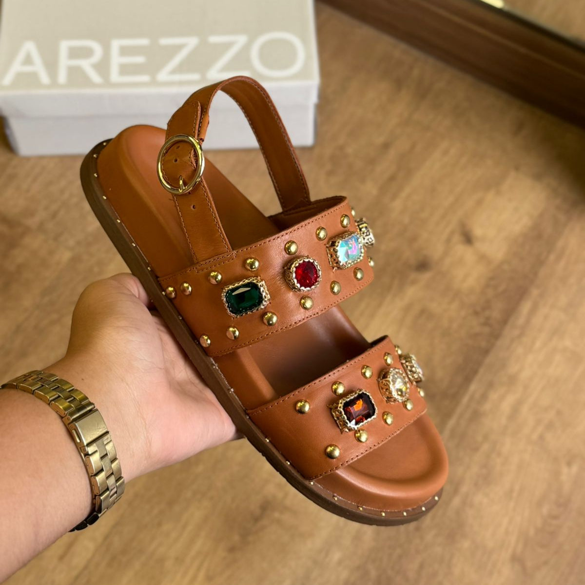 Sandália Arezzo Papete Nut Couro Pedrarias A130690007