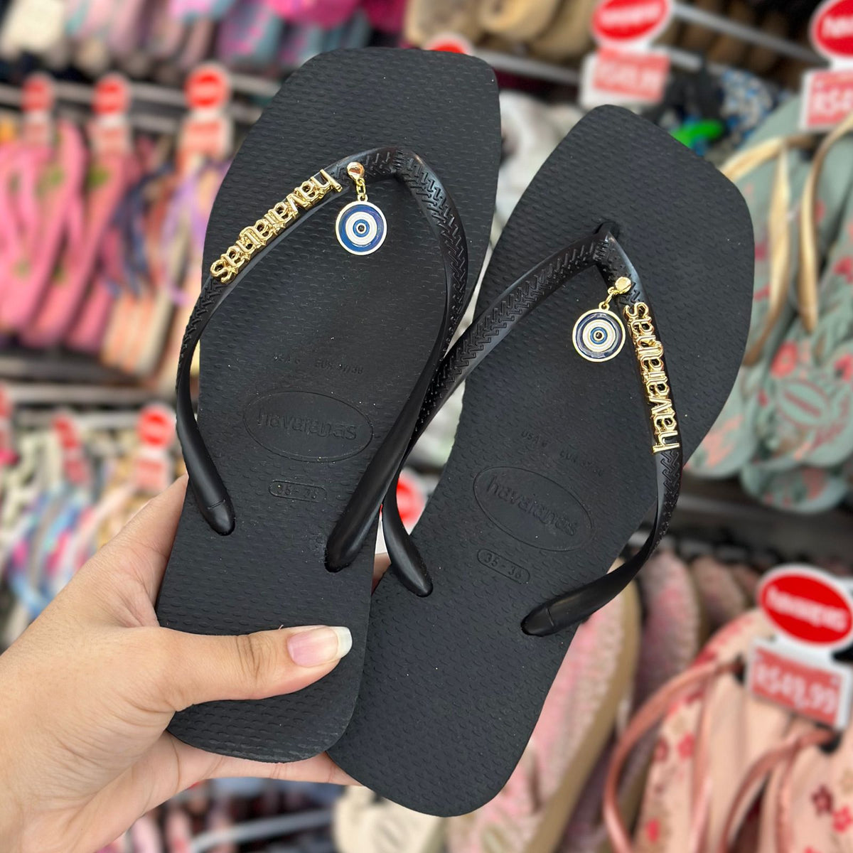 Havaianas Slim Square (Preto) + Placa Dourado e Pingente Olho grego Azul