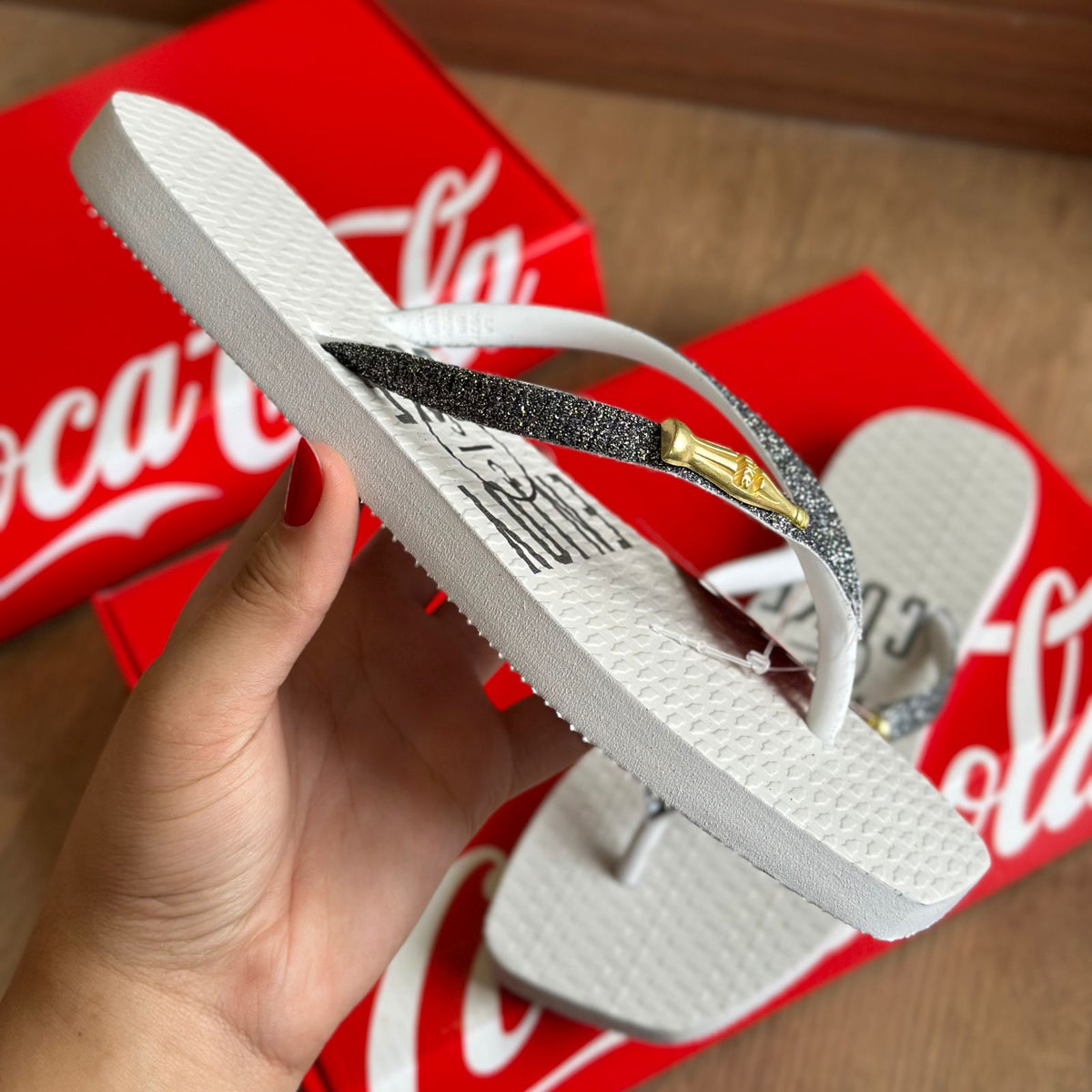 Sandália Coca-Cola Enjoy Coke Glow CC4131
